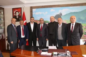 ISPARTA (AA) – Isparta'da gül çiçeğinin kilogramının alım fiyatı 51