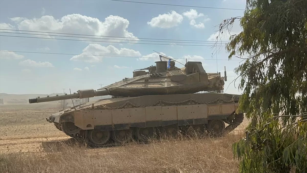 SDEROT (AA) – İsrail ordusu Gazze sınırına tank ve zırhlı