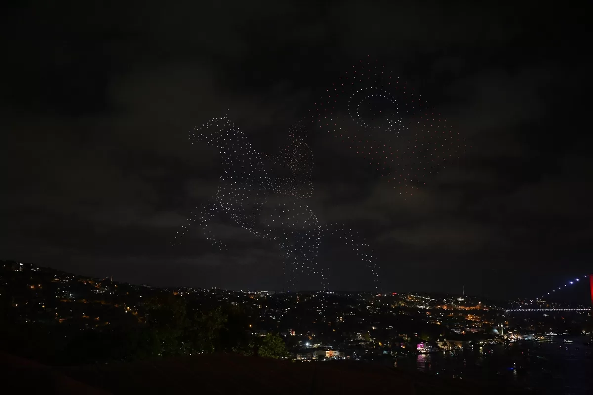 İstanbul Boğazı'nda 2023 dronla 100. yıl gösterisi