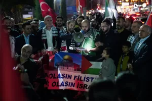 İSTANBUL (AA) – İstanbul'un birçok noktasında ''Filistin için yola çık''