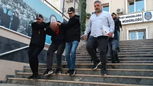 İSTANBUL (AA) – İstanbul'da boş arazide toprağa gömülü erkek cesedi