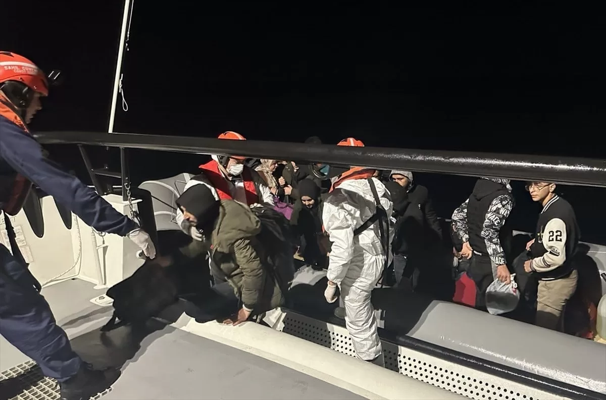 İzmir açıklarında 94 düzensiz göçmen yakalandı
