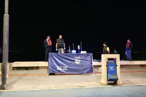 İZMİR (AA) – İzmir'in Konak ilçesinde, denizde ayağına su dolu