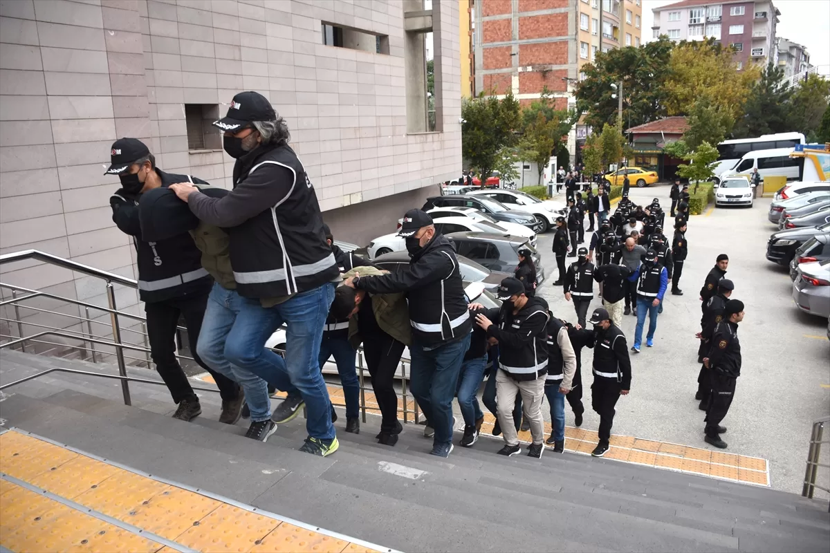 “Kafes” operasyonunda  Eskişehir'de yakalanan 12 şüpheli adliyede