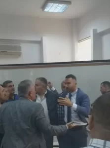 ZONGULDAK (AA) – Zonguldak'ın Karadeniz Ereğli Belediyesi meclis toplantısında çıkan