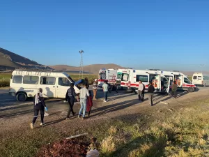 KAYSERİ (AA) – Kayseri'de tarım işçilerini taşıyan minibüs ile yakıt