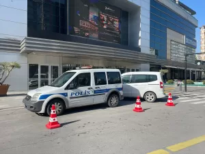 KAYSERİ (AA) – Kayseri'de bir alışveriş merkezinde temizlik işçisi olarak