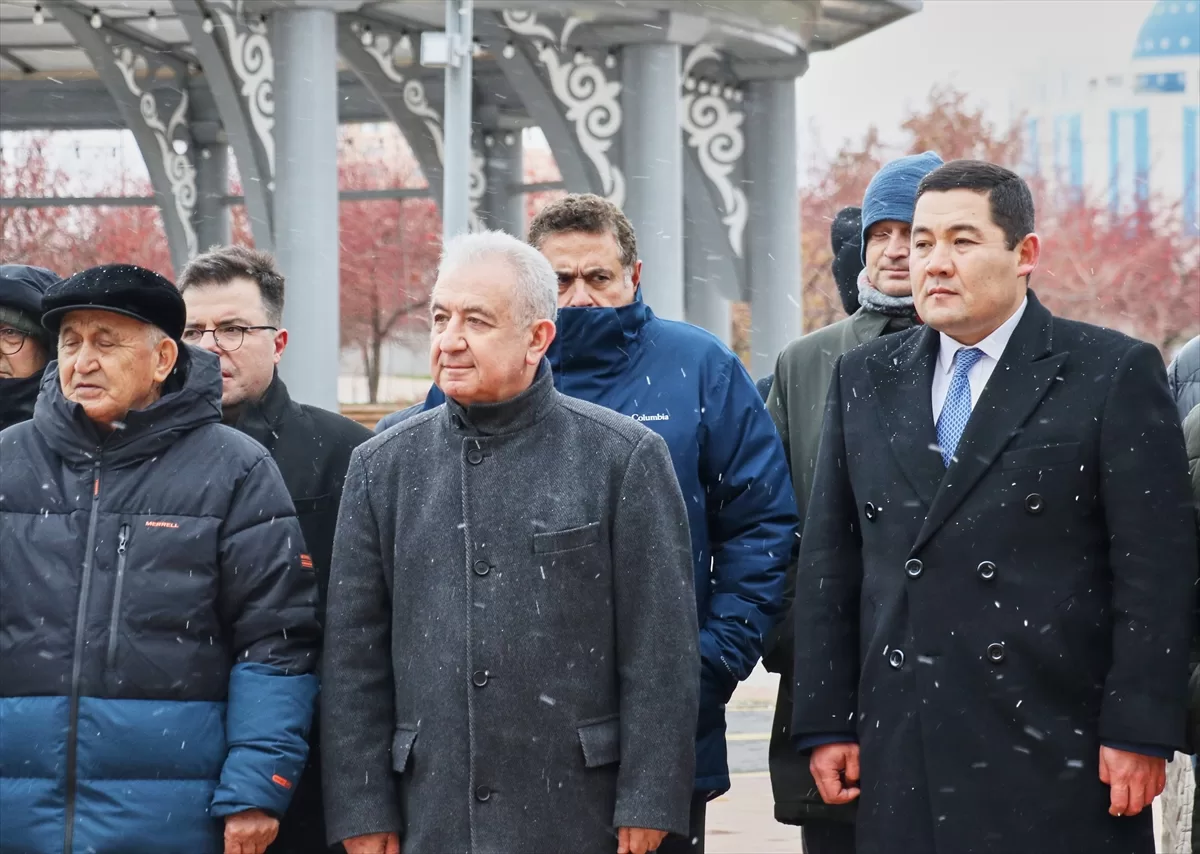 Kazakistan’da Yunus Emre’nin anıtı dikildi