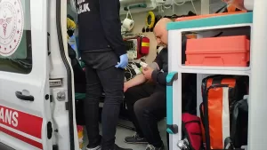 KOCAELİ (AA) – Kocaeli'nin Gebze ilçesinde işçileri taşıyan minibüs ile