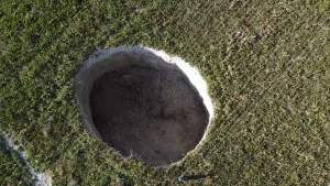 KONYA (AA) – Konya'nın Karapınar ilçesinde pancar tarlasında oluşan obruk