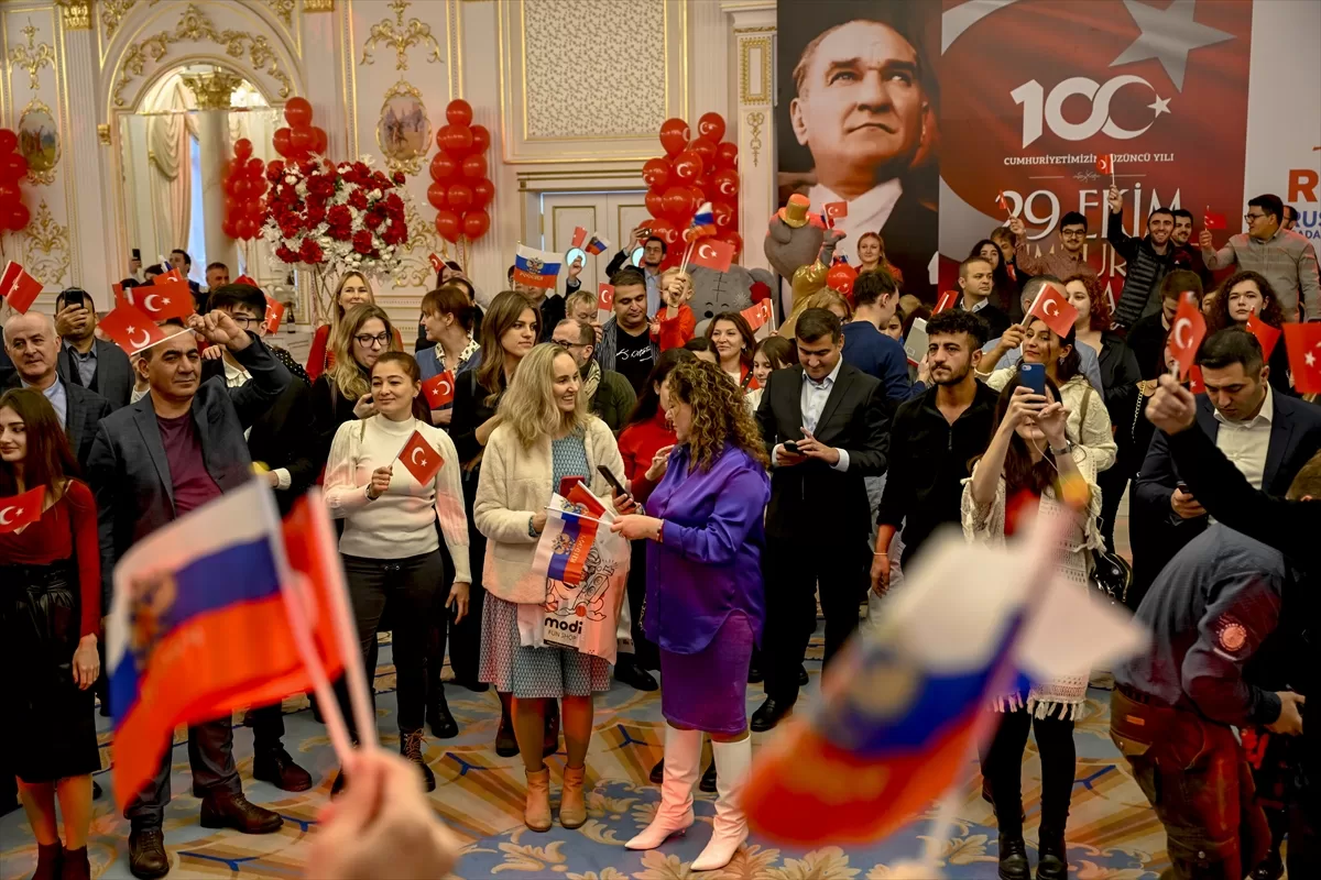 Moskova'da Cumhuriyet'in 100. yıl dönümü kutlandı