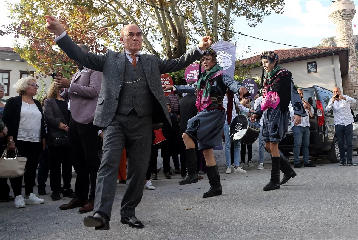 “Muğla Tiyatro Festivali” kortej yürüyüşü ile başladı
