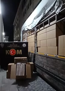 NİĞDE (AA) – Niğde'de bir kamyonda 3 milyon 920 bin