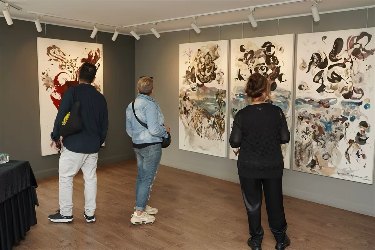 Ressam Füsun Çağlayan'ın “Göl Fragmanları” sergisi açıldı
