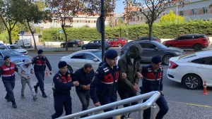 İSTANBUL (AA) – Silivri'de jandarma ekipleri 3 hırsızlık şüphelisini yakaladı.