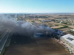 İSTANBUL (AA) – Silivri'de mobilya fabrikasında çıkan yangın, itfaiye ekiplerinin