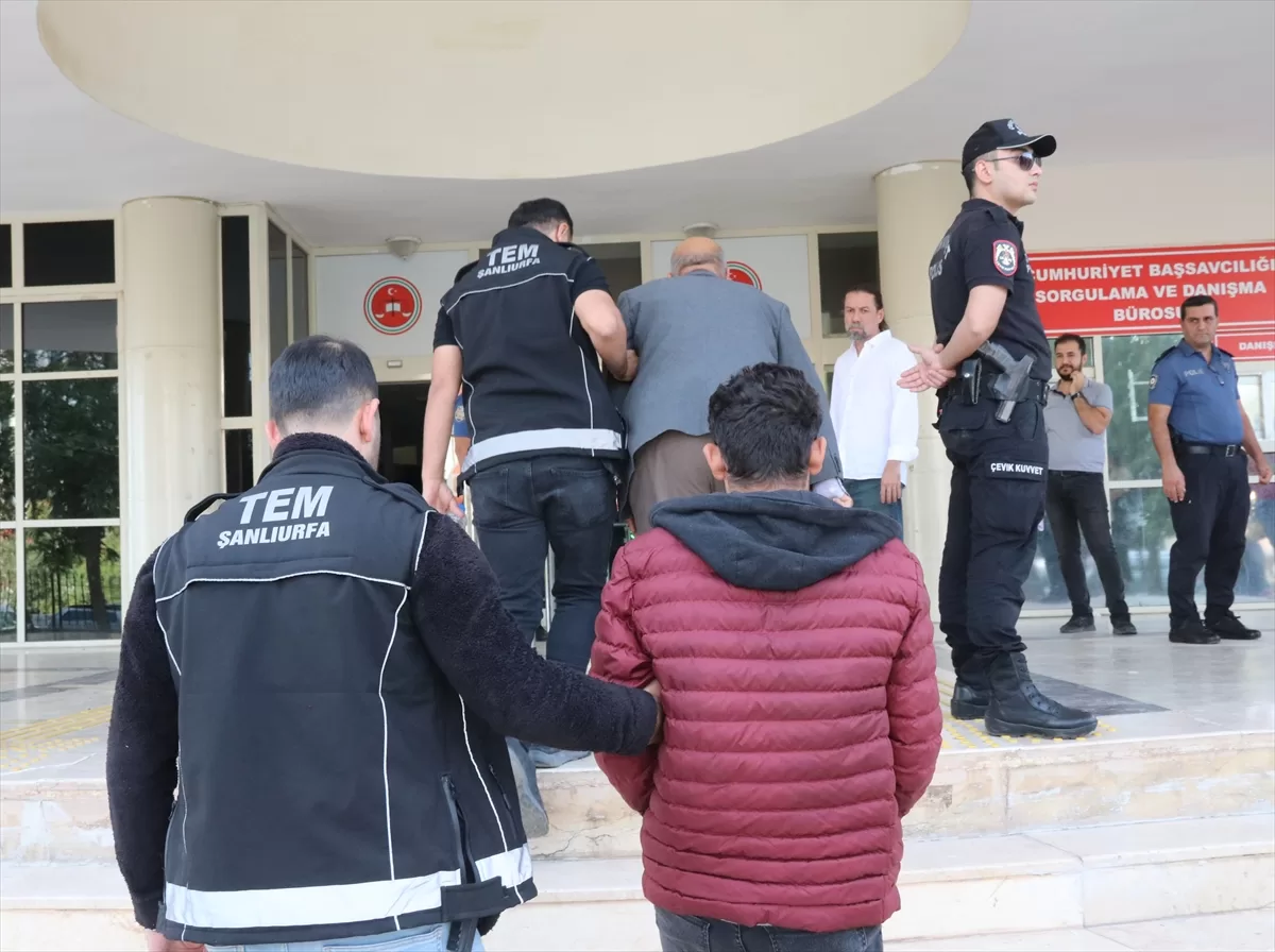 Terör örgütü PKK'nın hücre yapılanmasına yönelik operasyonda gözaltına alınanlar adliyeye sevk edildi