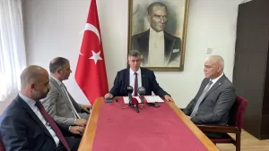 - Doğu Akdeniz Üniversitesi yerleşkesi içinde bulunan binada, 802 öğrenciye