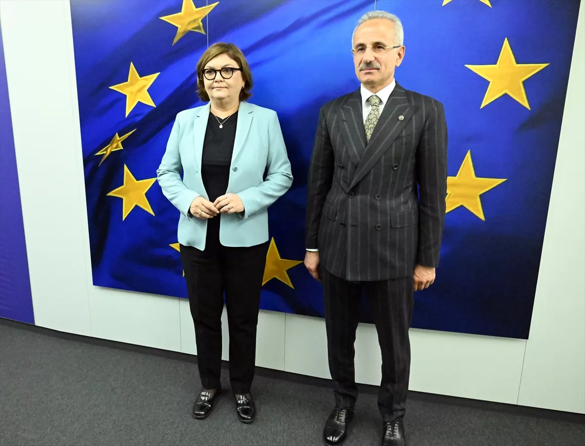 Ulaştırma ve Altyapı Bakanı Uraloğlu'ndan Brüksel'de üst düzey temas