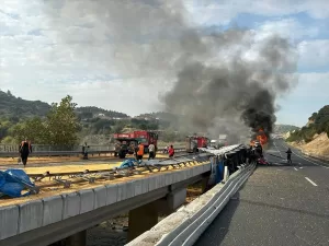 UŞAK (AA) – Uşak'ta devrilen tırın sürücüsü viyadükten düşerek hayatını