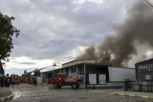 UŞAK (AA) – Uşak'taki organize sanayi bölgesinde bulunan iki tekstil