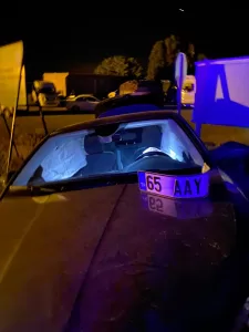 VAN (AA) – Van'ın Gevaş ilçesinde iki otomobilin çarpışması sonucu,