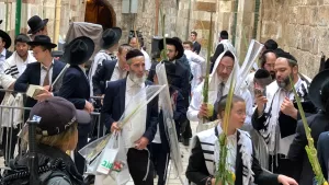 - İsrail polisi, Doğu Kudüs'ün Eski Şehir bölgesinde demir bariyerler