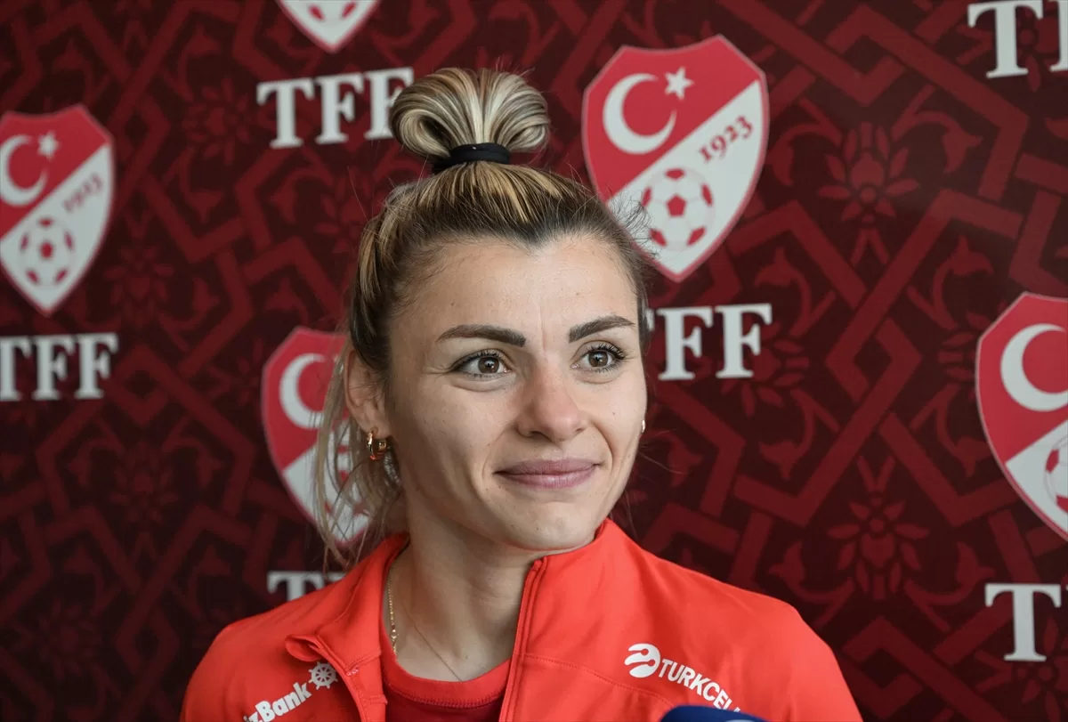 A Milli Kadın Futbol Takımı kalecisi Selda Akgöz'ün favorileri Muslera ve Uğurcan: