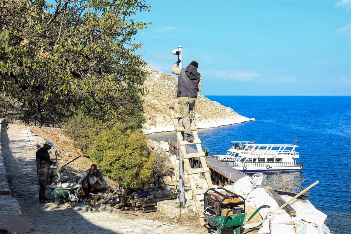 Akdamar Adası'nda peyzaj ve ışıklandırma çalışmaları sürüyor