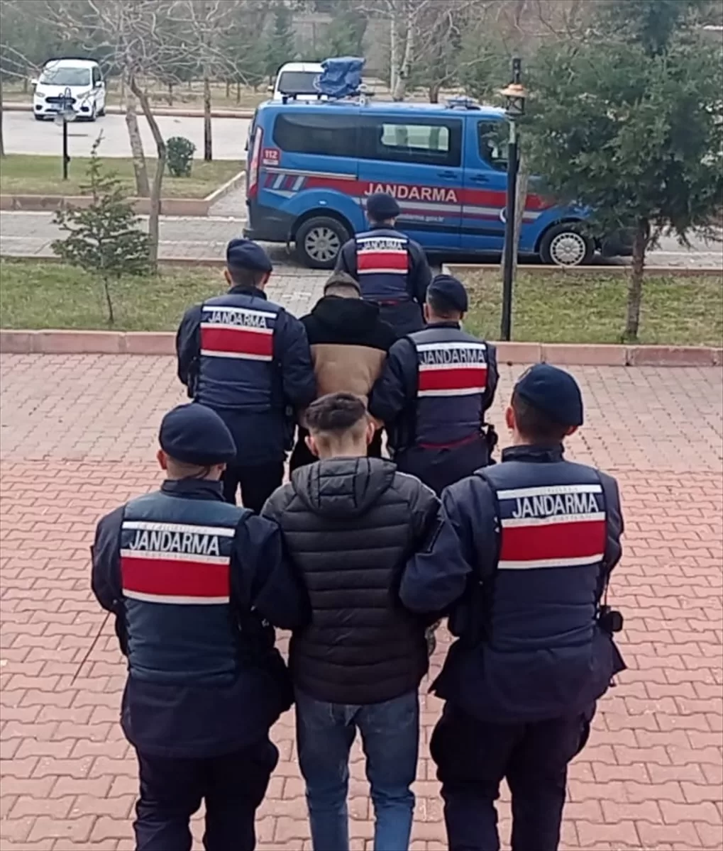 Aksaray'da bir gün çalıştığı iş yerinden hırsızlık yapan kişi ile arkadaşı tutuklandı