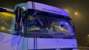 DÜZCE (AA) – Anadolu Otoyolu'nun Düzce kesiminde seyir halindeki tırdan