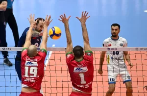 Salon: Atatürk Voleybol Vestel Spor Kompleksi Hakemler: Dominik Biegajlo (İngiltere),