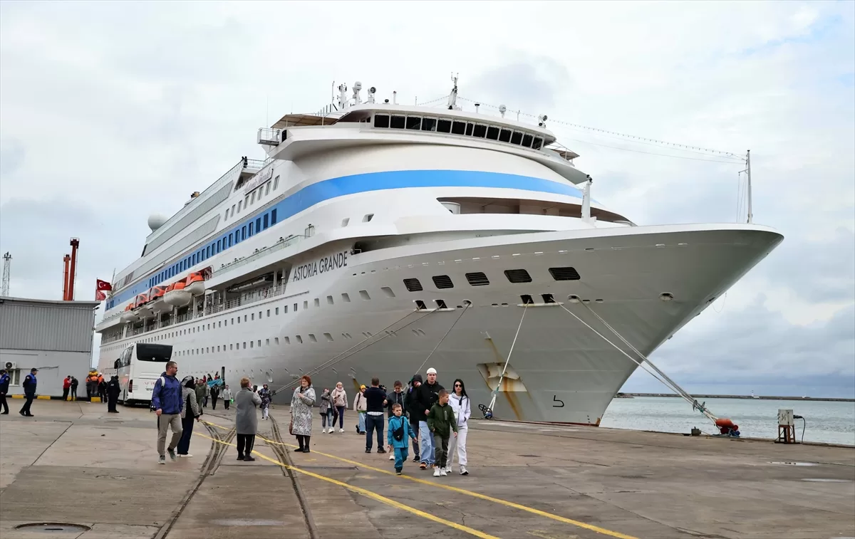 “Astoria Grande” kruvaziyeri Samsun'a geldi