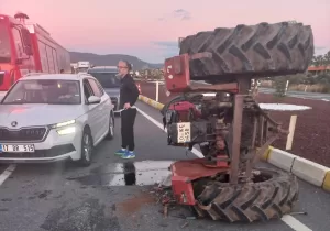 BALIKESİR (AA) – Balıkesir'in Havran ilçesinde otomobil ile traktörün çarpıştığı
