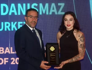 - Yılın kadın sporcusu ödülünü milli sporcu Tuğba Danışmaz elde