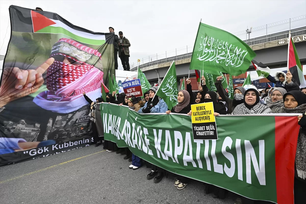 Beylikdüzü Ambarlı Limanı'nda İsrail'le ticaret yapan firmalar protesto edildi