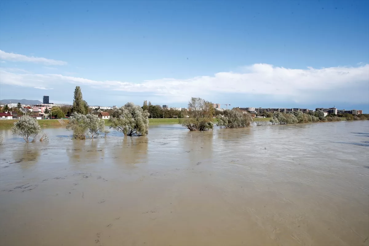 Bosna Hersek ve Hırvatistan'da kuvvetli rüzgar ve sel hayatı olumsuz etkiledi