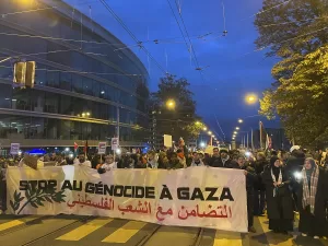 CENEVRE (AA) – İsviçre'nin Cenevre kentinde binlerce kişi, soğuk havaya