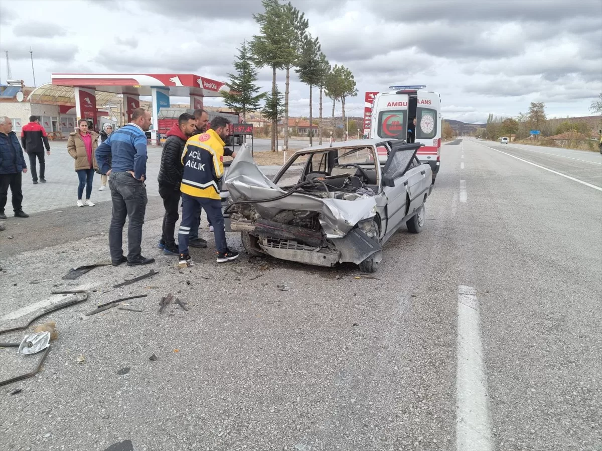 Çorum'da traktörle çarpışan otomobilin sürücüsü öldü