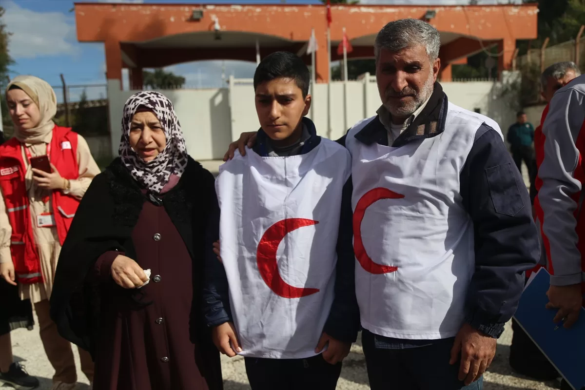 Depremde annesi, ablası ve 2 ağabeyini kaybeden Suriyeli çocuk, babasına kavuştu