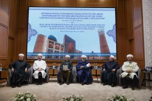 - "İslam tarihi boyunca mabet ile mektep, cami ile camia,