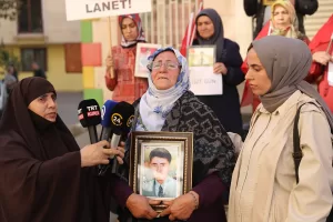 DİYARBAKIR (AA) – Diyarbakır'da annelerin dağa kaçırılan çocukları için HDP