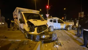 DİYARBAKIR (AA) – Diyarbakır'da meydana gelen zincirleme trafik kazasında 4