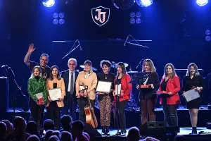 İSTANBUL (AA) – Organ nakli koordinatörleri, doktor ve müzisyenlerden oluşan