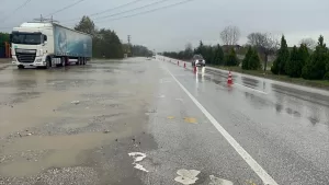 DÜZCE (AA) – Düzce'nin Gümüşova ilçesinde, sağanak nedeniyle ev ve