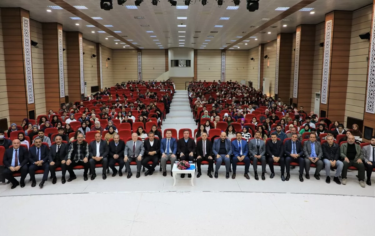 Erzincan'da Valilik girişimiyle üniversite öğrencilerine geri ödemesiz burs desteği