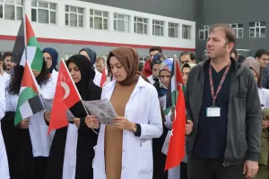 ERZURUM (AA) – Erzurum'da sağlık çalışanları, İsrail'in Gazze'ye yönelik saldırılarını