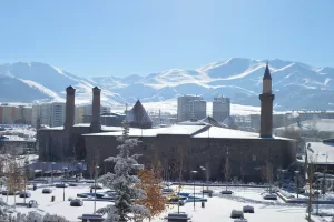 ERZURUM (AA) – Erzurum, Ağrı, Ardahan, Tunceli ve Kars'ta soğuk