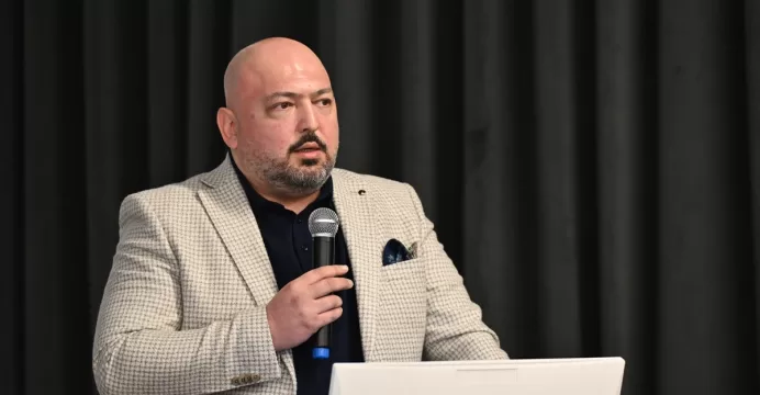 Fenerbahçe Üniversitesi'nde “AR-GE ve İnovasyon Zirvesi” düzenlendi