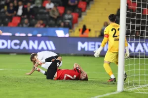 - Gaziantep FK: 2 - Çaykur Rizespor: 0